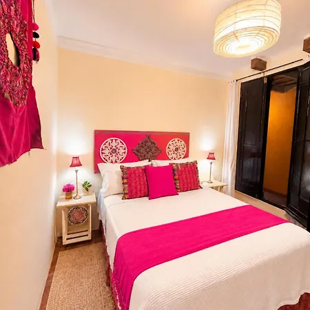 Yellow House Hostel B&B-3